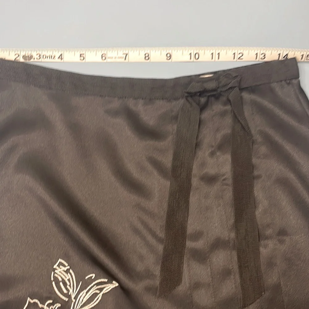 100% Silk Black Floral Embroidered Knee Length Skirt Size 6 Like New - Picture 16 of 17